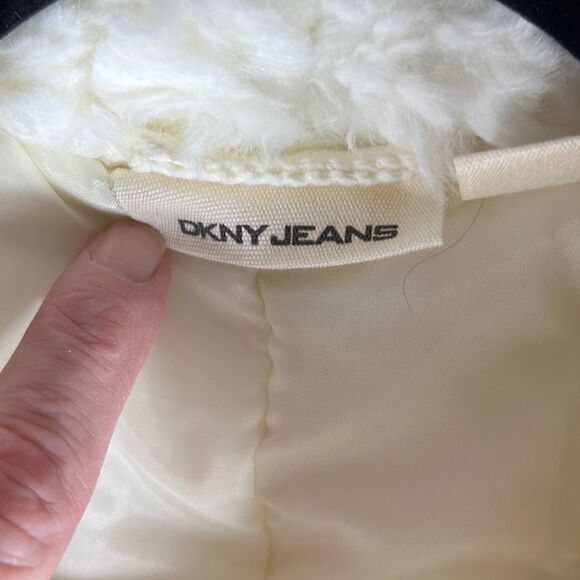 DKNY Jeans Sleeveless Faux Fur Vest w/ Belt. Off White. Size Large. - Picture 5 of 11